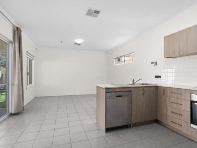 8/98 Entrance Road, Spearwood WA 6163