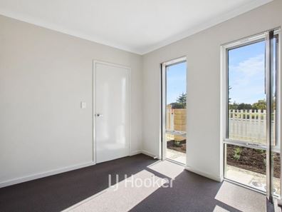 8 Everest Parkway, Lakelands WA 6180