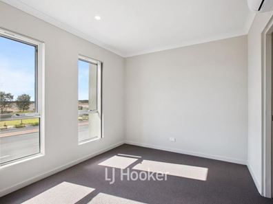 8 Everest Parkway, Lakelands WA 6180