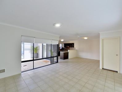 2/15 Creery Street, Dudley Park WA 6210