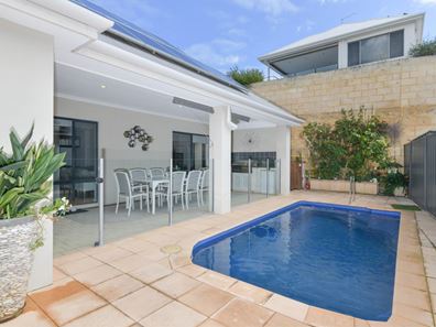 4 Wicklow Close, Beaconsfield WA 6162