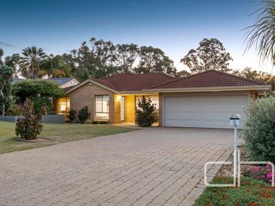 8 Dean Grove, Woodvale WA 6026