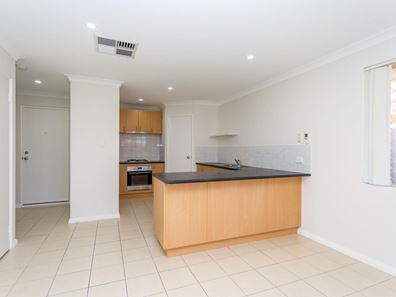 31/135 Challis Road, Seville Grove WA 6112