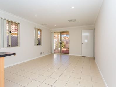 31/135 Challis Road, Seville Grove WA 6112