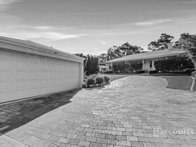80 Oaklands Avenue, Halls Head WA 6210