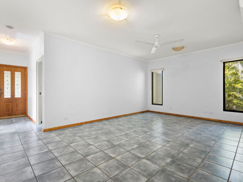 11 Curlew Street, Djugun