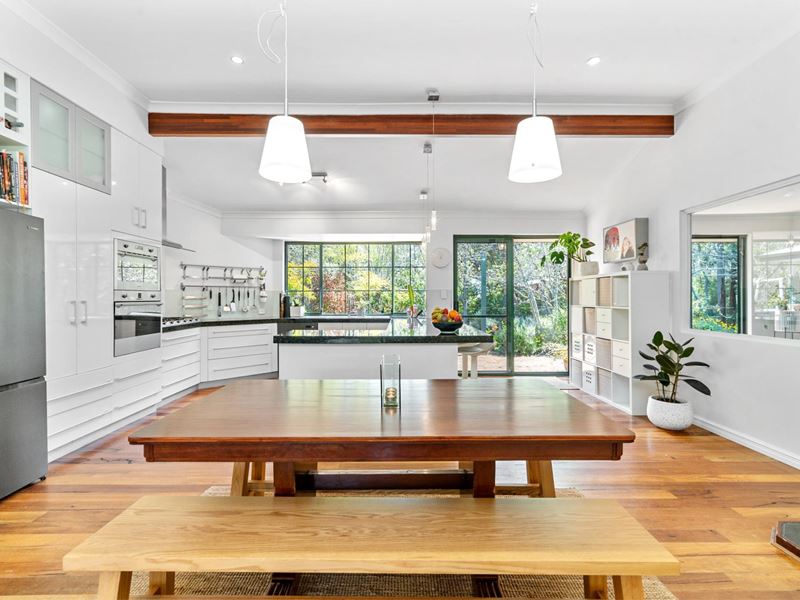 2 Huxham Glen, Mount Helena