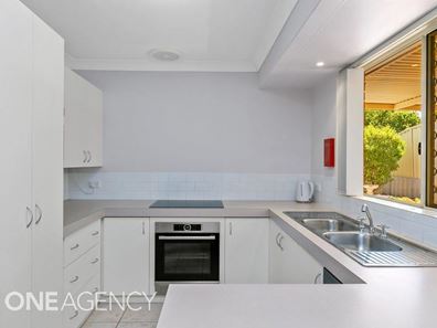 6B Garbin Place, Lake Coogee WA 6166