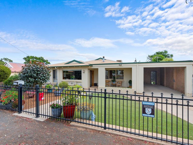 4 Balfour Street, South Kalgoorlie