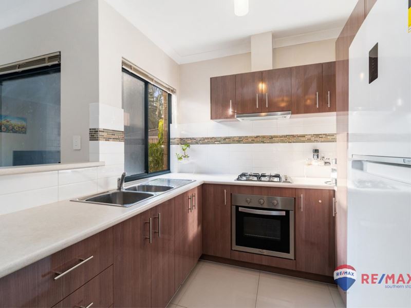 2/8 Central Tce, Beckenham