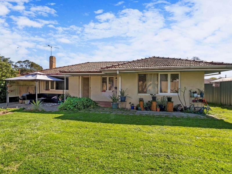 7 Clianthus Way, Koongamia WA 6056