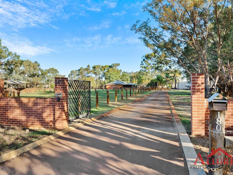 180 Country Dr, Oakford WA 6121