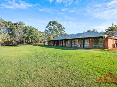 180 Country Dr, Oakford WA 6121