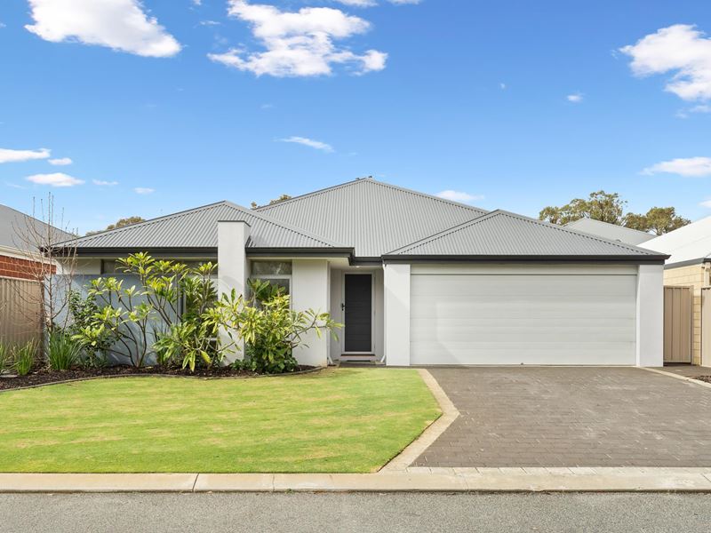 16 Edgbaston Road, Meadow Springs