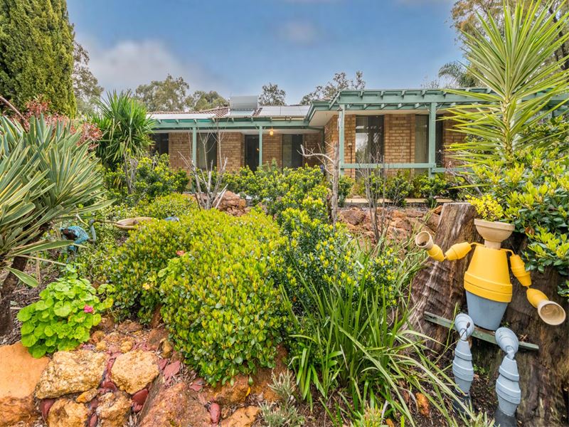 19 Hope Crescent, Lesmurdie WA 6076