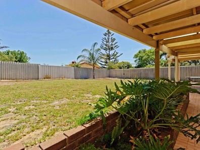 25 Aerolite Way, Beldon WA 6027