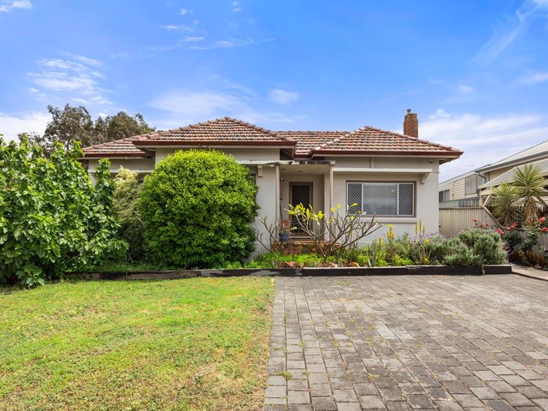 33 Smiths Avenue, Redcliffe