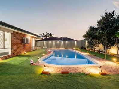 32 Chesterton Drive, Thornlie WA 6108