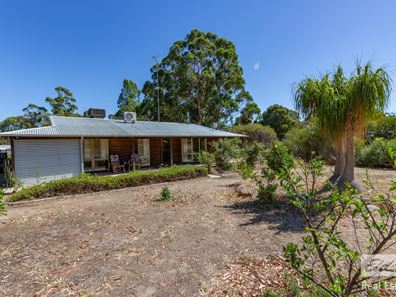 16 Tait  Close, Bakers Hill WA 6562
