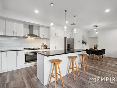 6 Wonnil Close, Success WA 6164