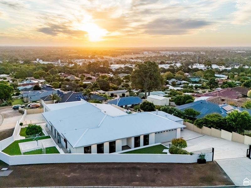 2 Treecrest Gardens, Mount Richon WA 6112