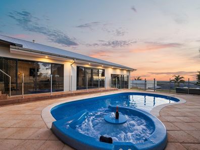 2 Treecrest Gardens, Mount Richon WA 6112