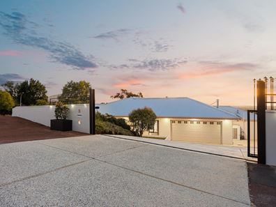 2 Treecrest Gardens, Mount Richon WA 6112