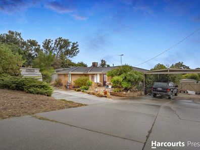 4 Kevin Road, Kelmscott WA 6111