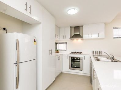 15/2 Fowey Loop, Mindarie WA 6030