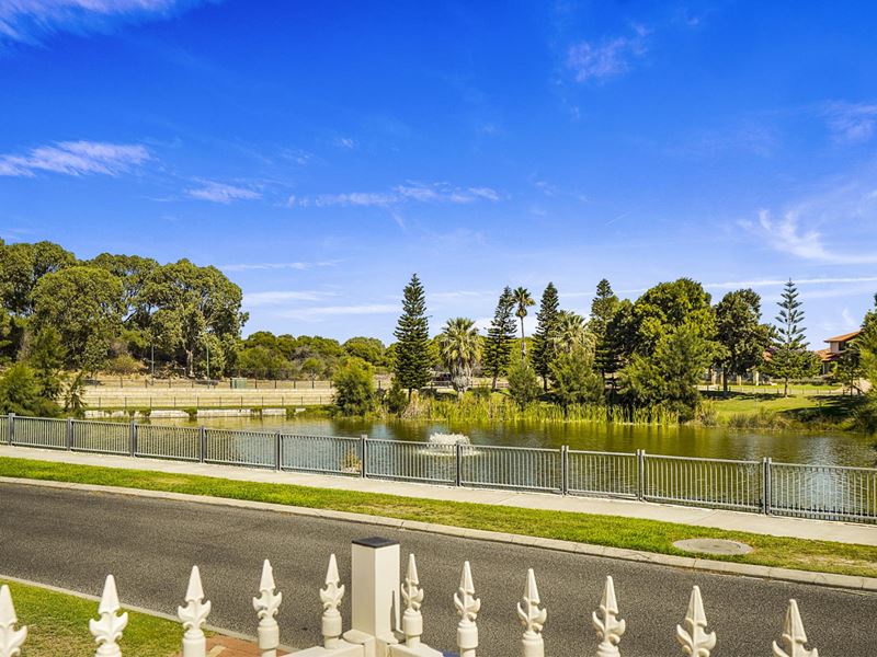 10A Centennial Gardens, Hillarys WA 6025
