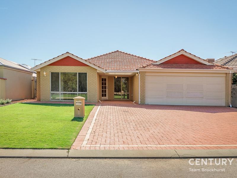 27 Highlander Parade, Rockingham WA 6168
