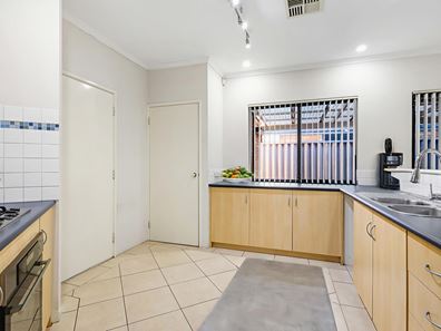 126C Roberts Road, Rivervale WA 6103