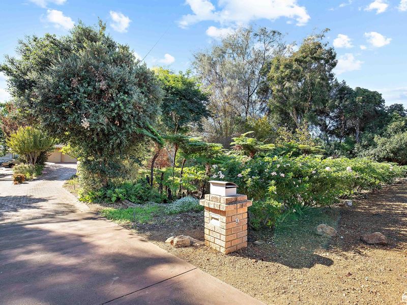 9 Rootes Road, Lesmurdie WA 6076