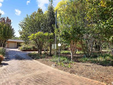 9 Rootes Road, Lesmurdie WA 6076