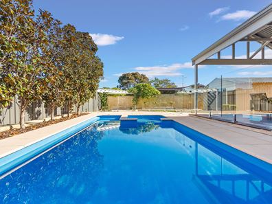 19 Sandalwood Parade, Halls Head WA 6210