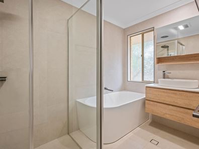 2 Montgomery Lane, Hannans WA 6430