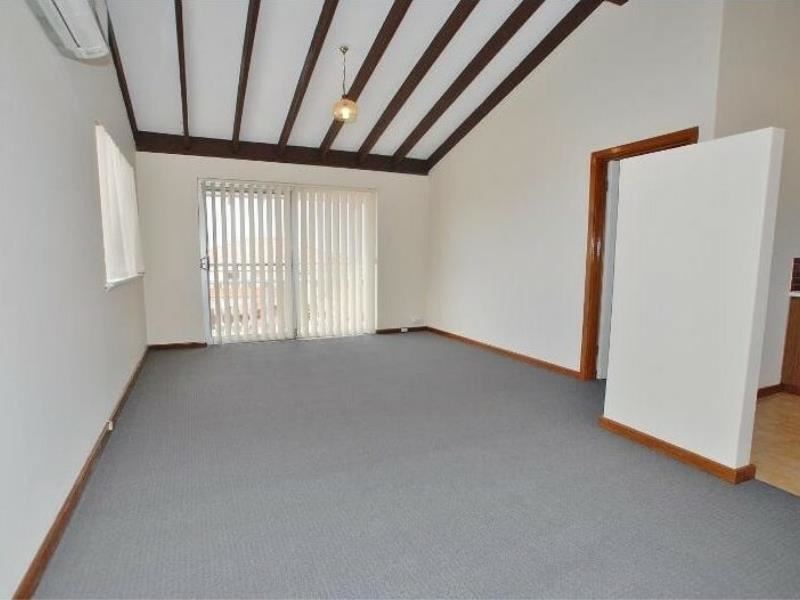 8/14 Ozone Parade, Trigg WA 6029