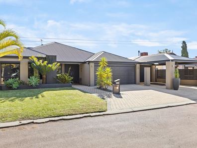 17 Tree Fern Green, Maida Vale WA 6057