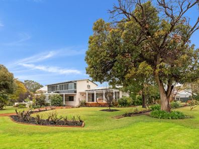 2 Kinross Crescent, Floreat WA 6014