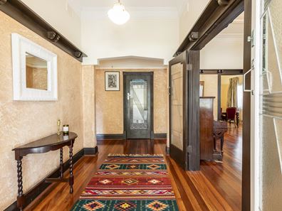 6 Elstree Avenue, Menora WA 6050