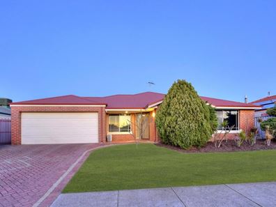 12 Manchester Drive, Hocking WA 6065