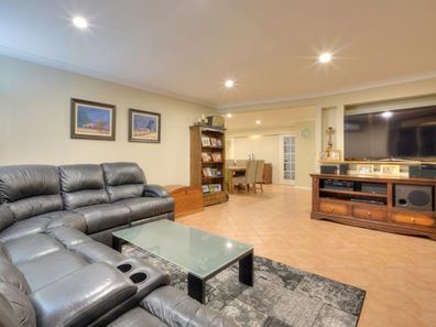 12 Manchester Drive, Hocking WA 6065