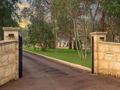 5 White Hill Road, Bouvard WA 6211