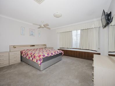 4 Mudlark Crescent, Ballajura WA 6066