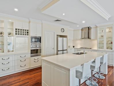 121 Hudson Drive, Dudley Park WA 6210