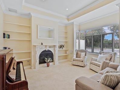 121 Hudson Drive, Dudley Park WA 6210