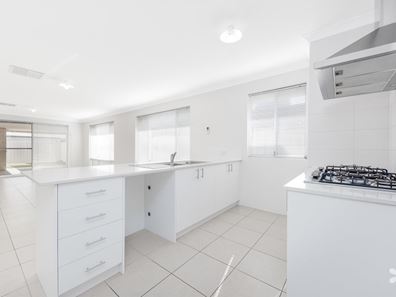 25 Tallering Way, Golden Bay WA 6174