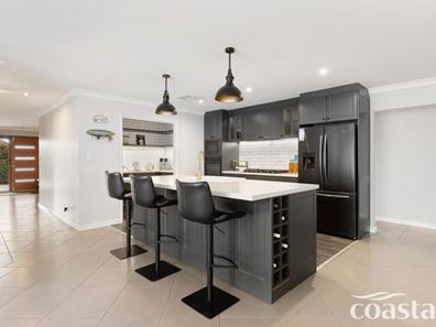 2 Skerne Court, Madora Bay WA 6210