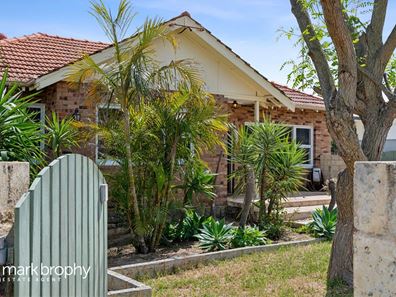 4 Bradbury Road, Hamilton Hill WA 6163