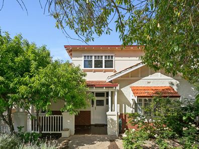 20 Dumbarton Crescent, Menora WA 6050